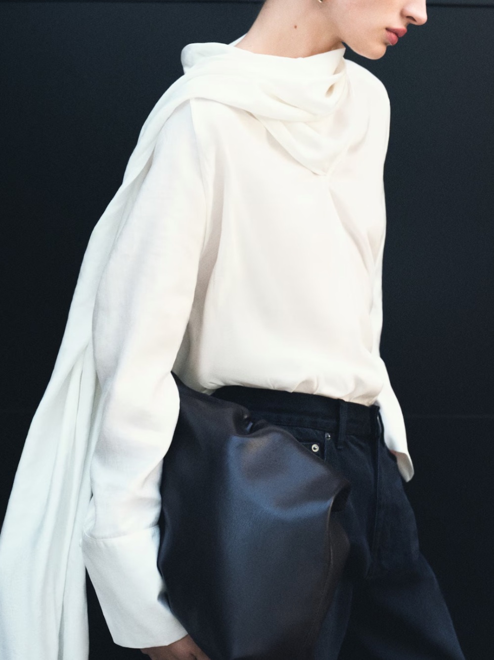 NWT (size small) H&M BLOUSE WITH SCARF COLLAR - Picture 4 of 6